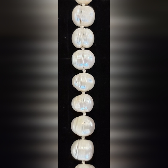 19" Semi-Baroque Circled Pearls 11mm - Picture 4 of 5